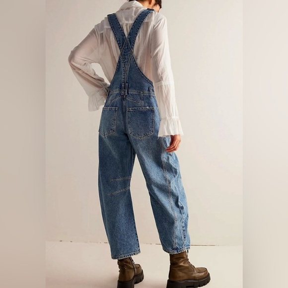 NWOT Denim Bib Denim Overalls Barrel Wide Leg Baggy Adjustable Straps Medium - Picture 2 of 8